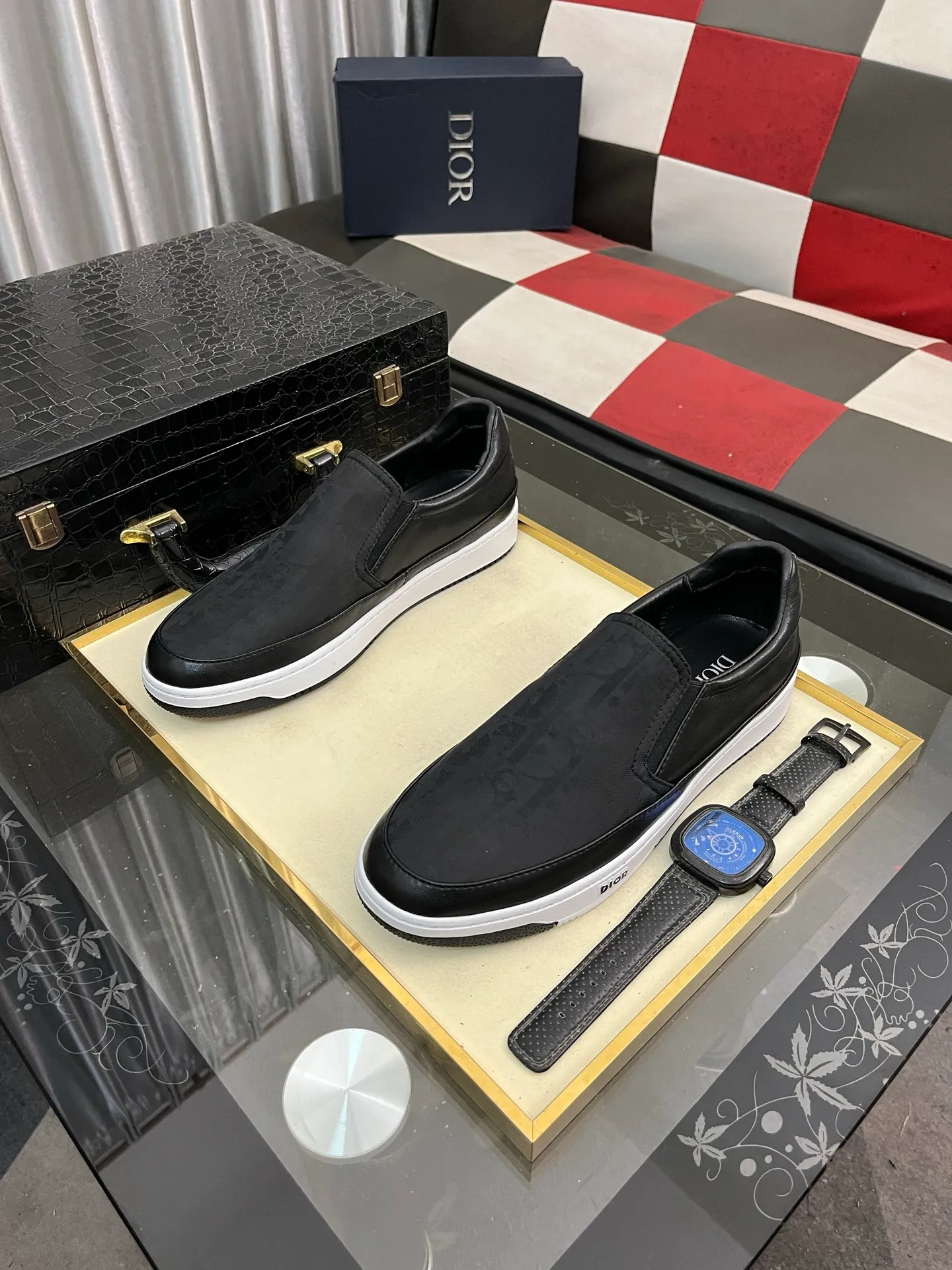 Men's men's shoes 💰420⌚️⌚️Dior unique modern style sneakers. Counter purchasing 🏃casual leather shoes😍😍 original cowhide leather imported from Italy (refuses to discolor and grind feet) soles: original soles specially provided by the original factory, super cool😍 lace up and walk with wind👍 style design ⚠️ super comfortable and wear-resistant original soles. Code number: 38-444️⃣Colors available